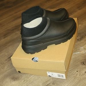 BRAND NEW UGG Tasman X